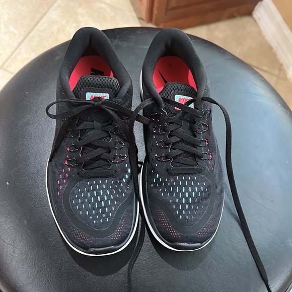 Women’s Nike Flex Running Shoes - Picture 2 of 8